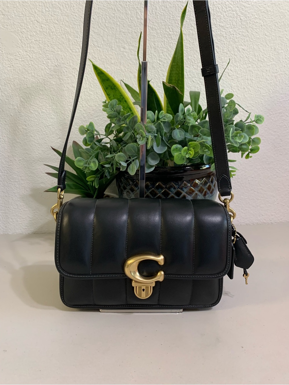 👜💕 Coach Black Quilted Leather Shoulder Bag with Gold 'C' Lock